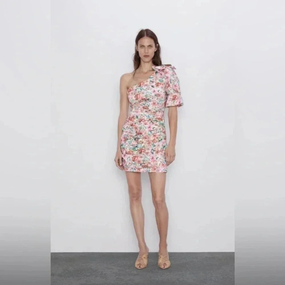 Zara One Shoulder Ruched Floral Mini Dress Size Medium - Picture 1 of 11